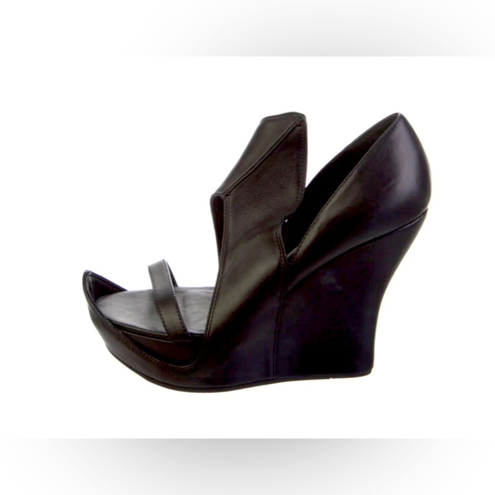 Amazing Camilla Skovgaard 100% leather shoes . Very rare